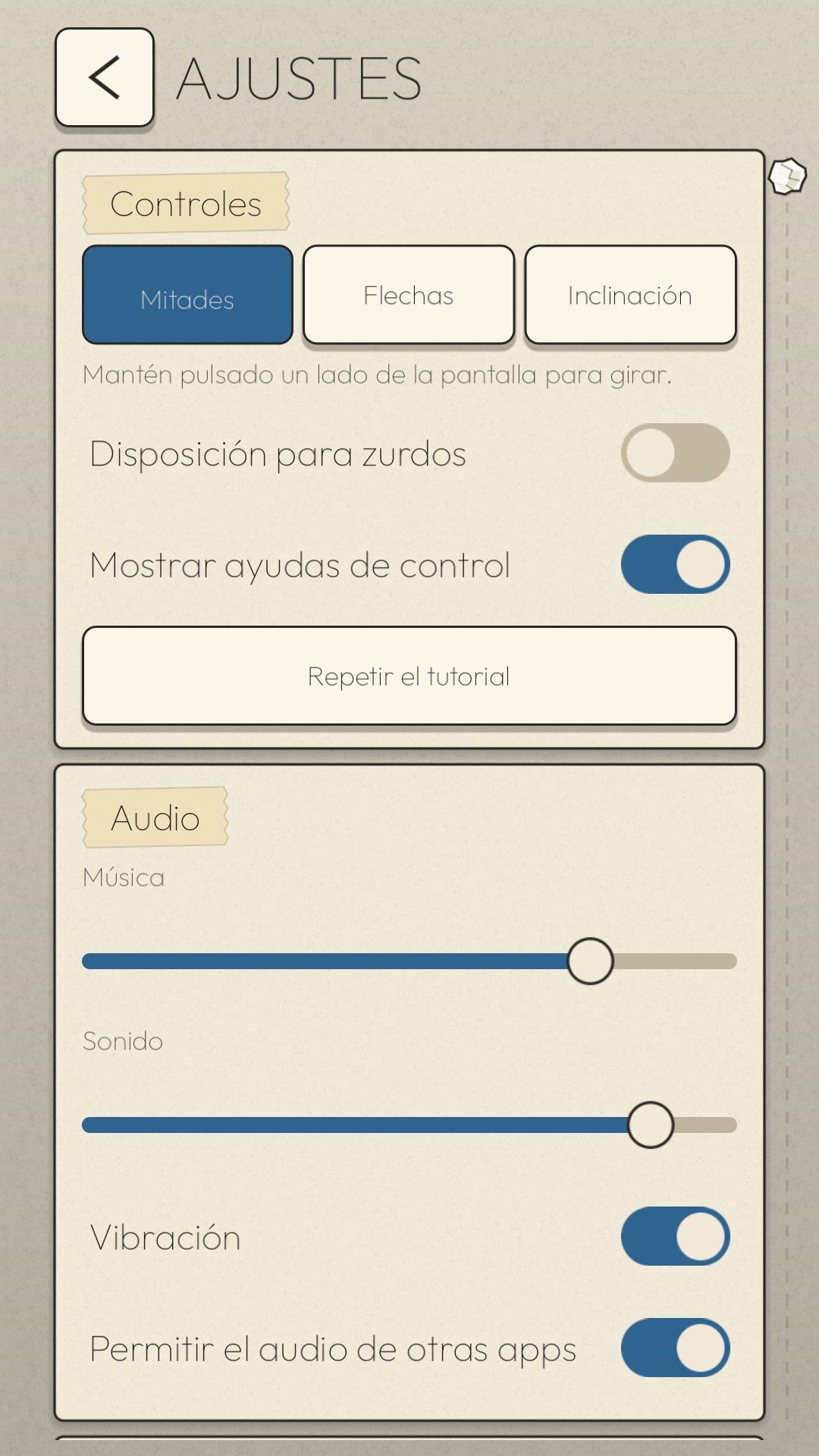 La pantalla de Ajustes de Paper Drift con los controles Mitades, Flechas e Inclinación, la disposición para zurdos y las opciones de música, sonido y vibración